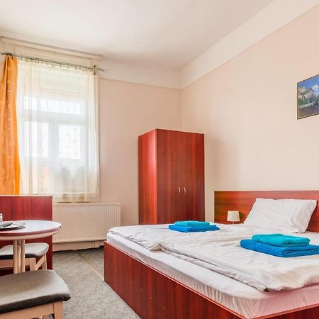 Eitans Guesthouse Будапеща Екстериор снимка