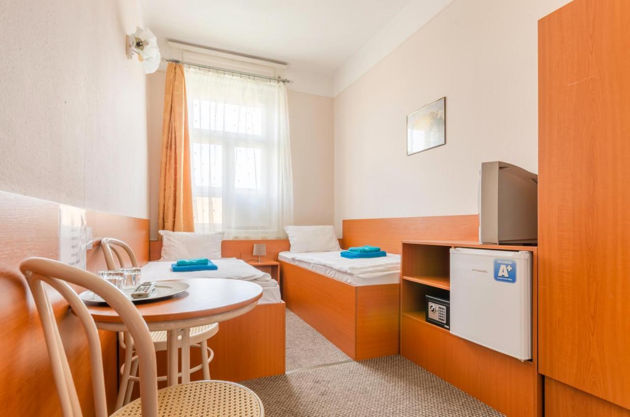 Eitans Guesthouse Будапеща Екстериор снимка