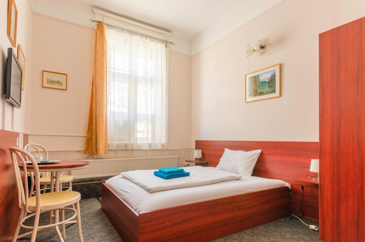 Eitans Guesthouse Будапеща Екстериор снимка