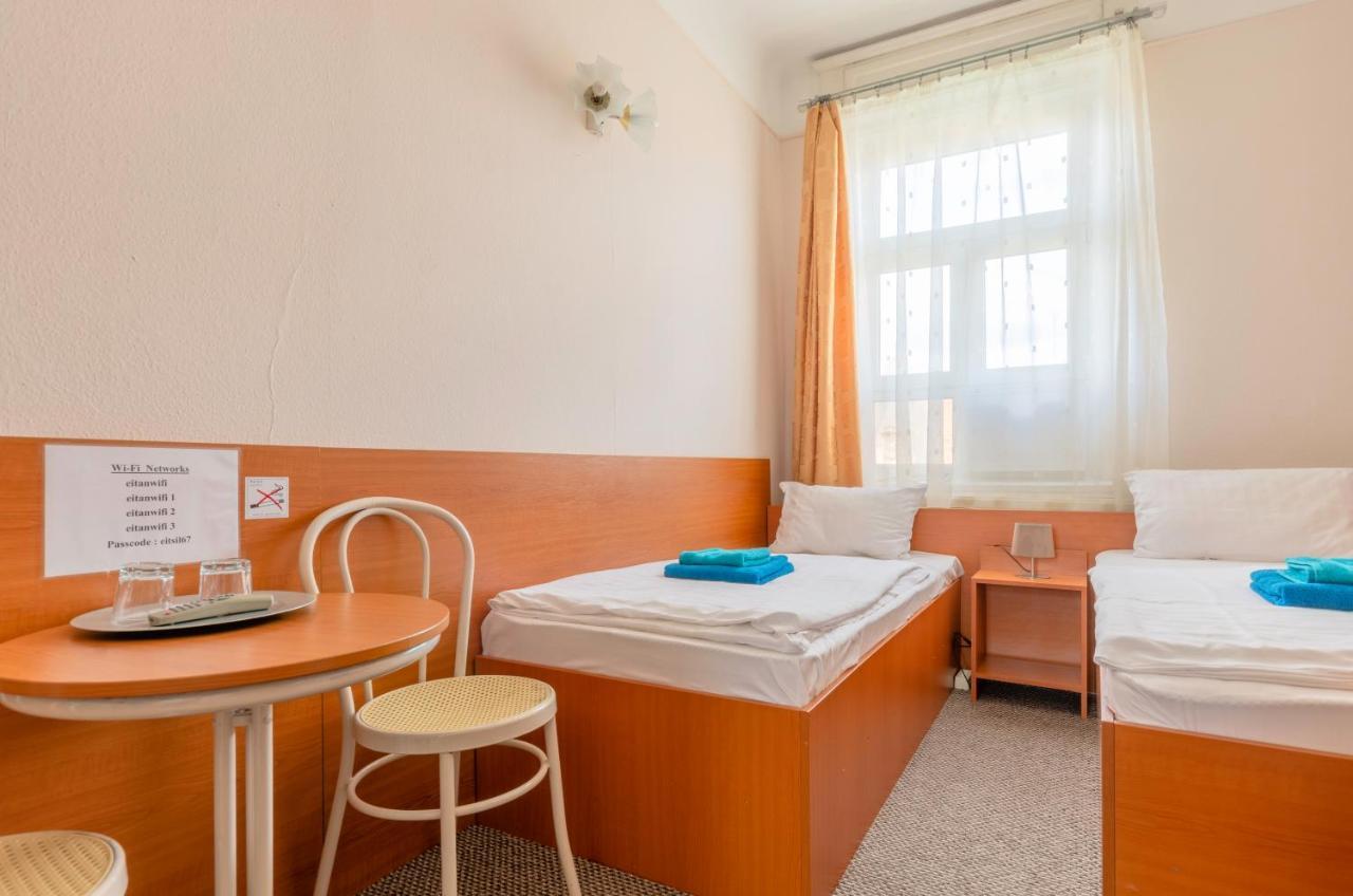 Eitans Guesthouse Будапеща Екстериор снимка