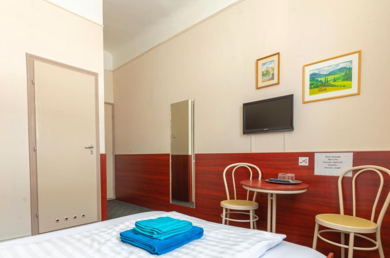 Eitans Guesthouse Будапеща Екстериор снимка