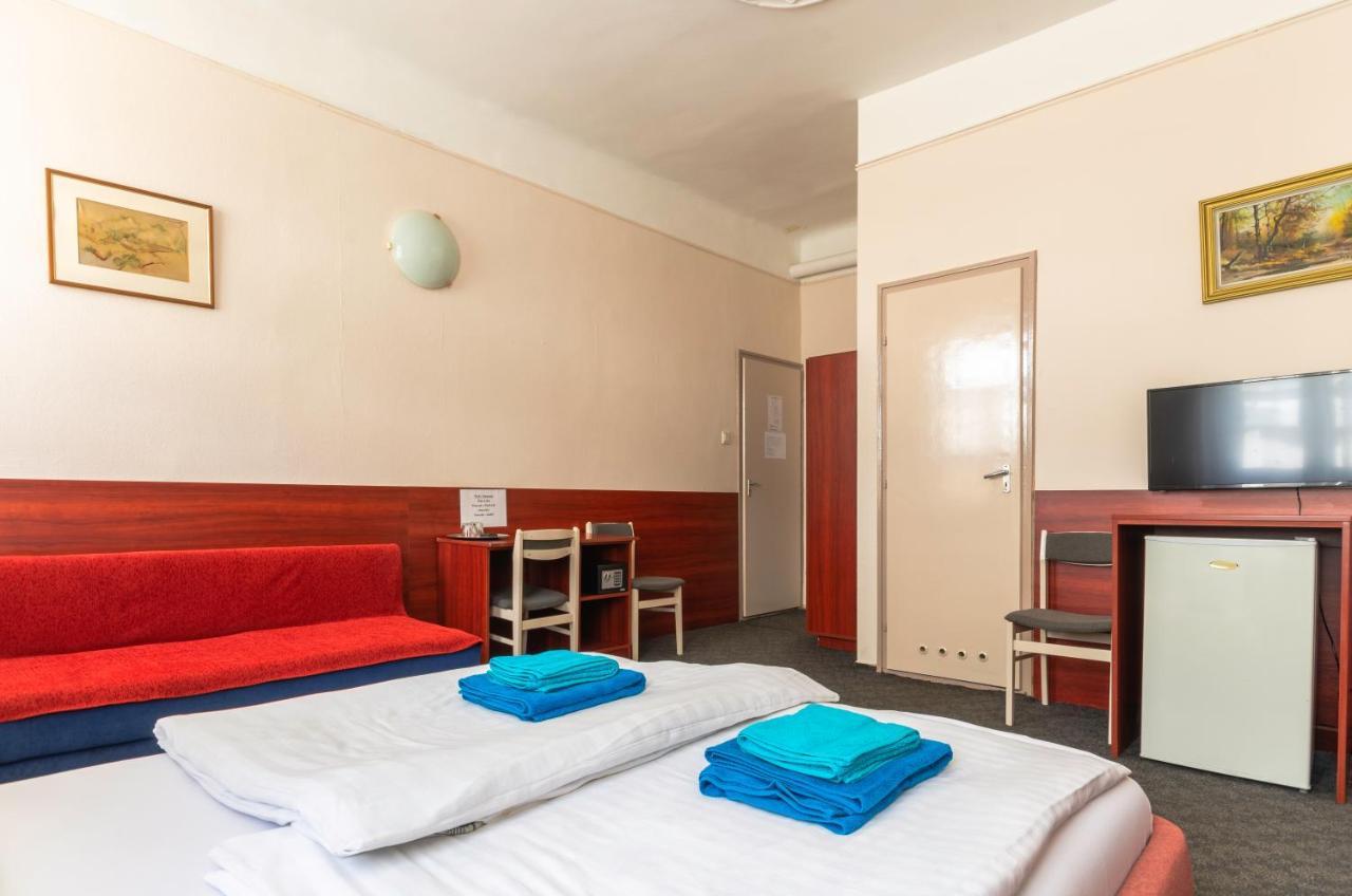 Eitans Guesthouse Будапеща Екстериор снимка