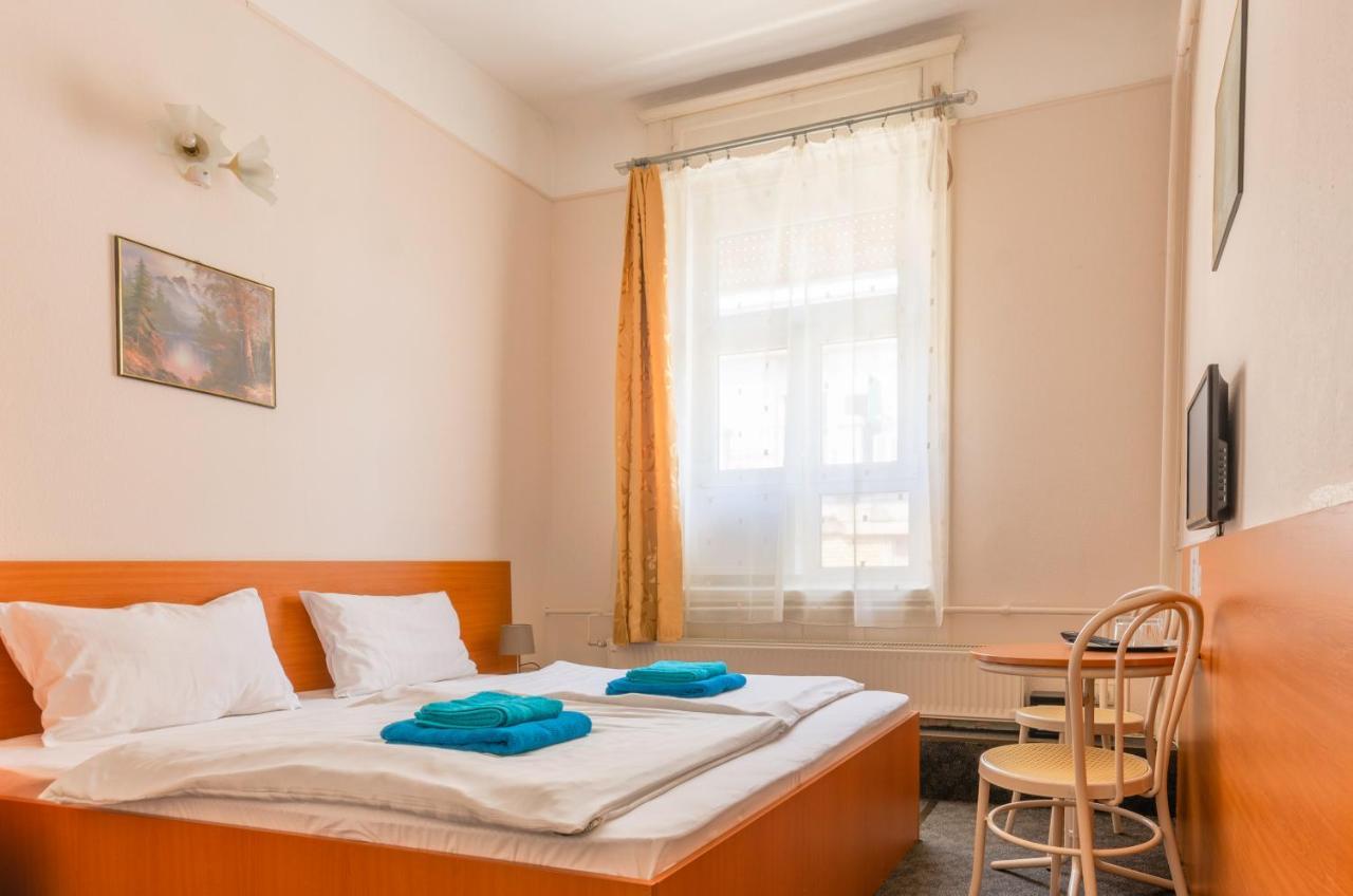 Eitans Guesthouse Будапеща Екстериор снимка