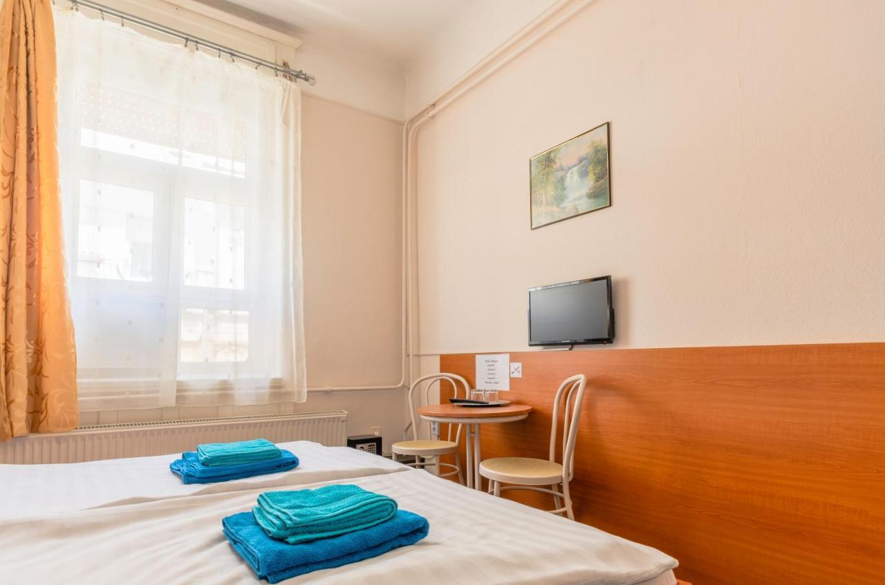 Eitans Guesthouse Будапеща Екстериор снимка