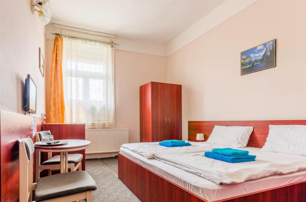 Eitans Guesthouse Будапеща Екстериор снимка