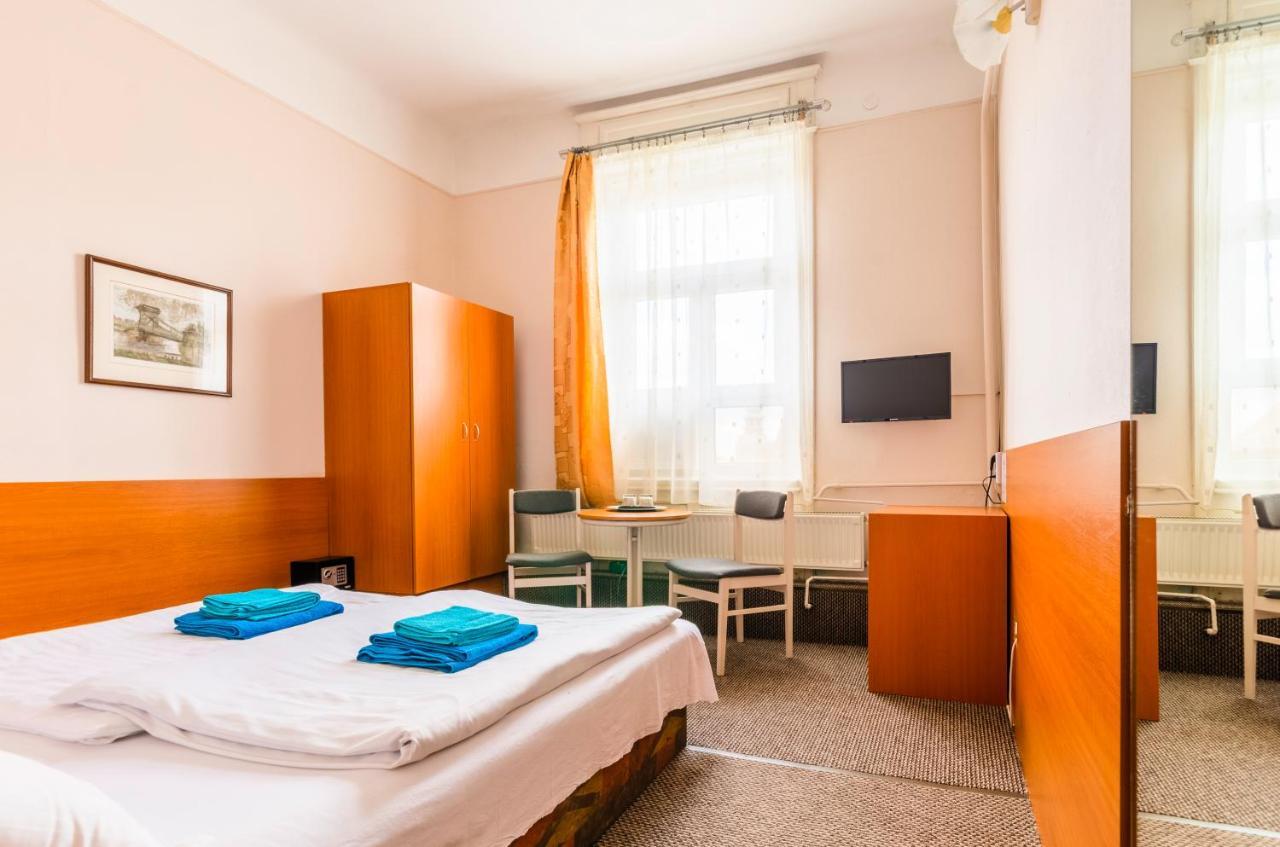 Eitans Guesthouse Будапеща Екстериор снимка