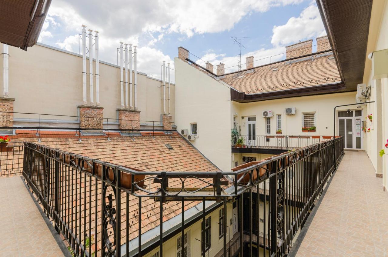 Eitans Guesthouse Будапеща Екстериор снимка