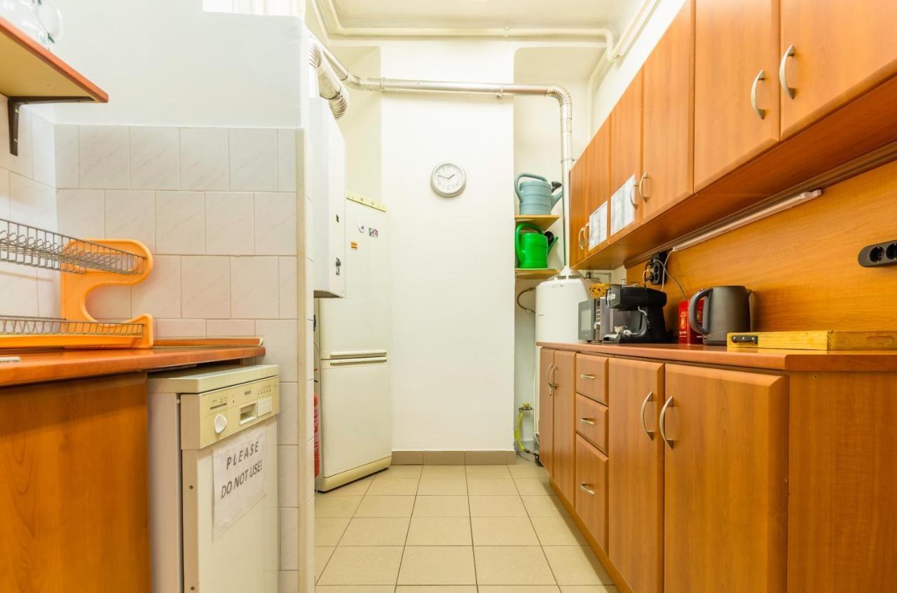Eitans Guesthouse Будапеща Екстериор снимка