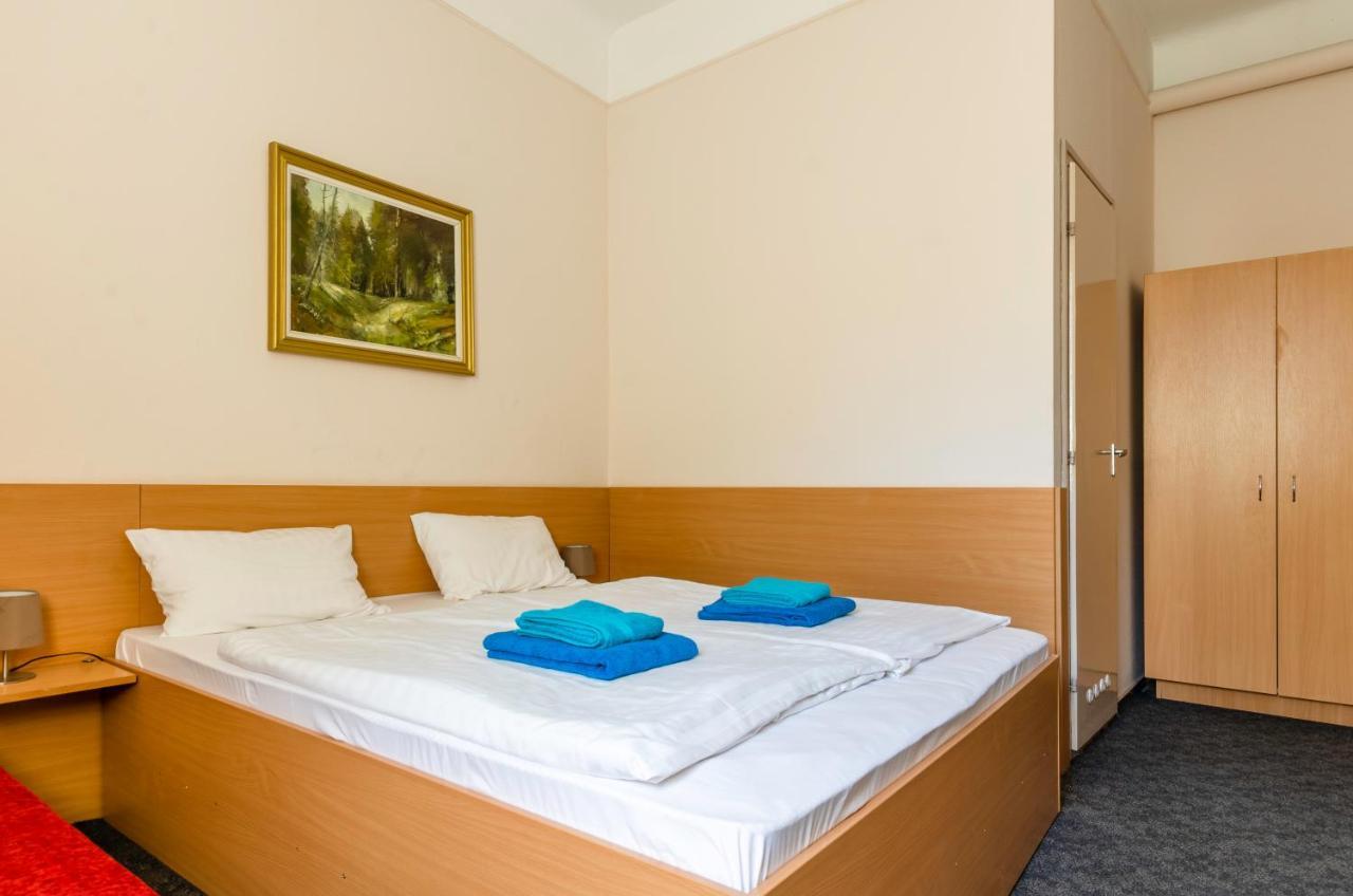 Eitans Guesthouse Будапеща Екстериор снимка