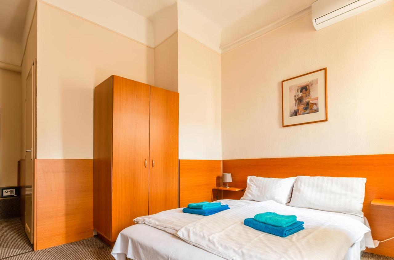 Eitans Guesthouse Будапеща Екстериор снимка