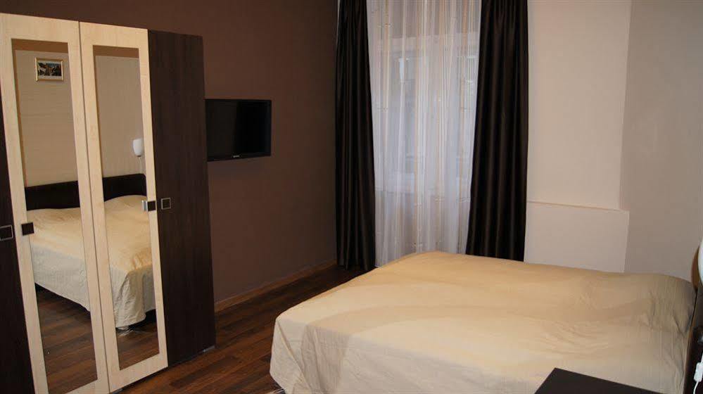Eitans Guesthouse Будапеща Екстериор снимка